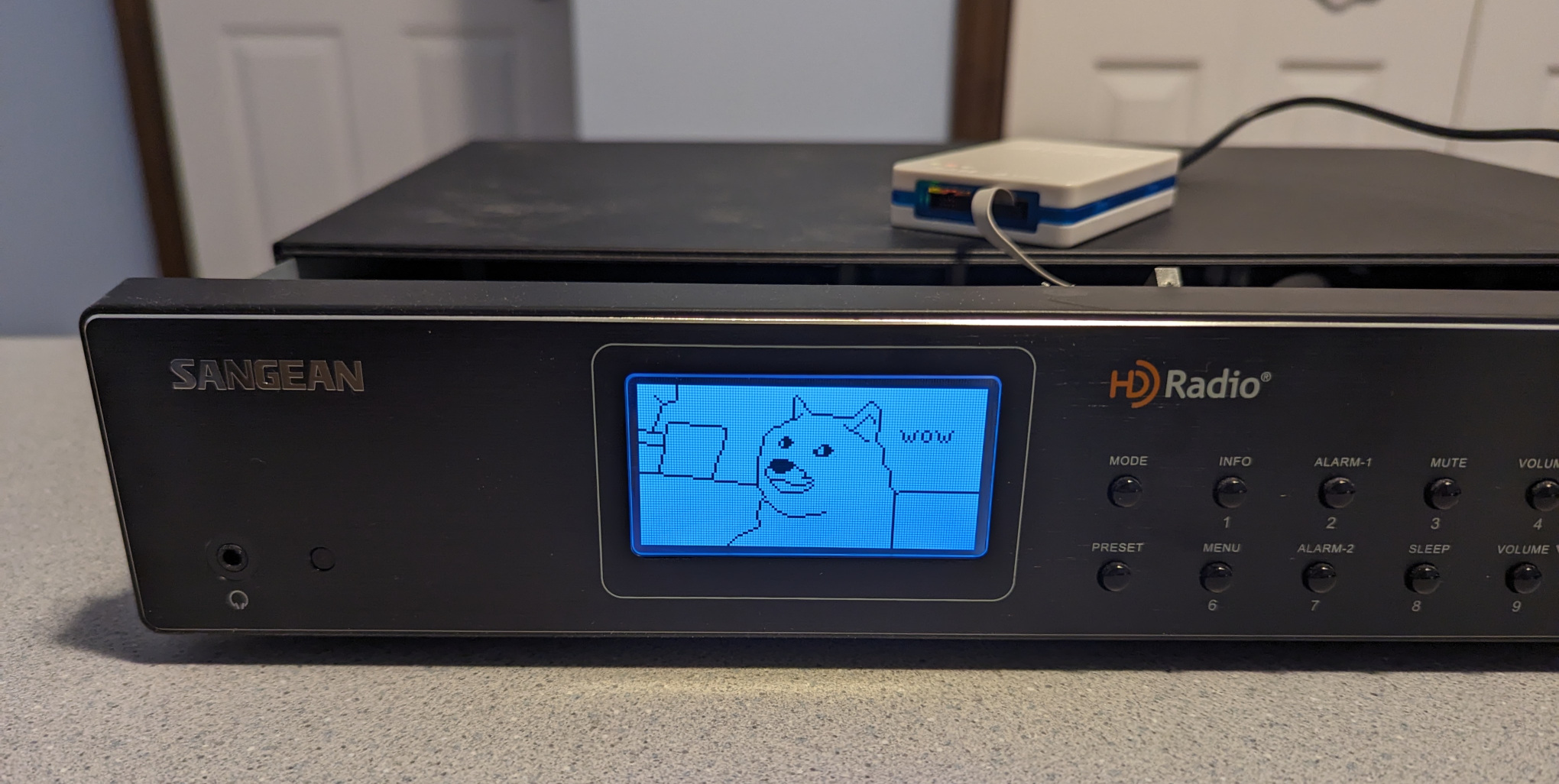 Sangean HDT-20 bootup screen replaced with a Doge meme